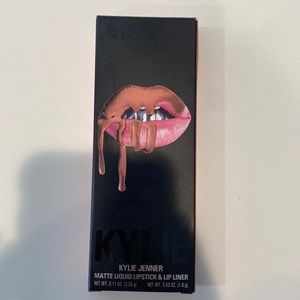 Kylie Jenner matte liquid lipstick and lip liner